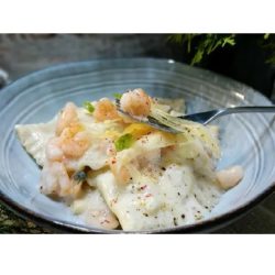 Равиоли с креветками, брокколи и сыром пармезан
