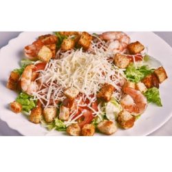 Салат-цезарь с креветками